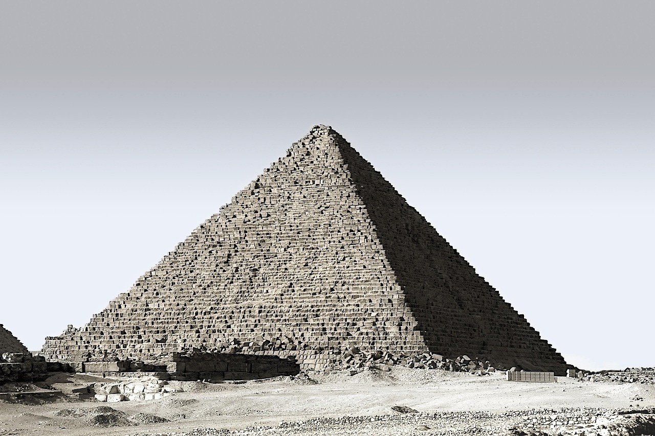 Pyramide illustrant le calcul du volume en géométrie